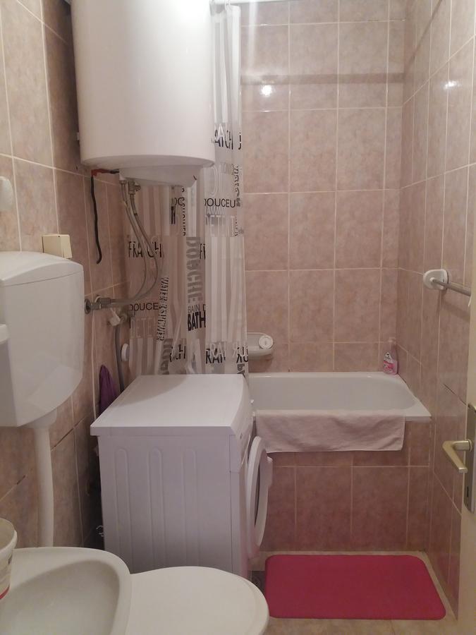One Bedroom Apartment 500M From The Beach ブドヴァ エクステリア 写真