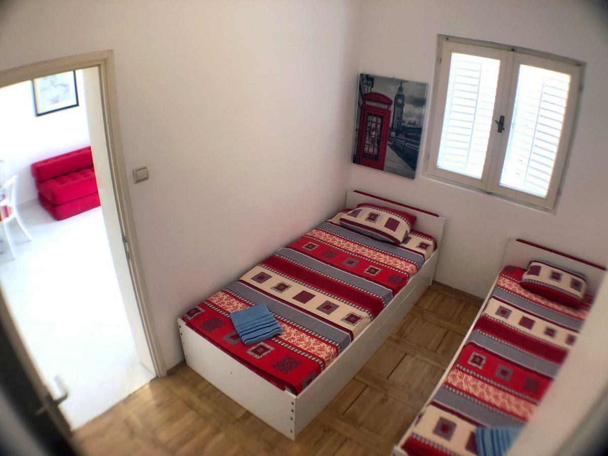One Bedroom Apartment 500M From The Beach ブドヴァ エクステリア 写真