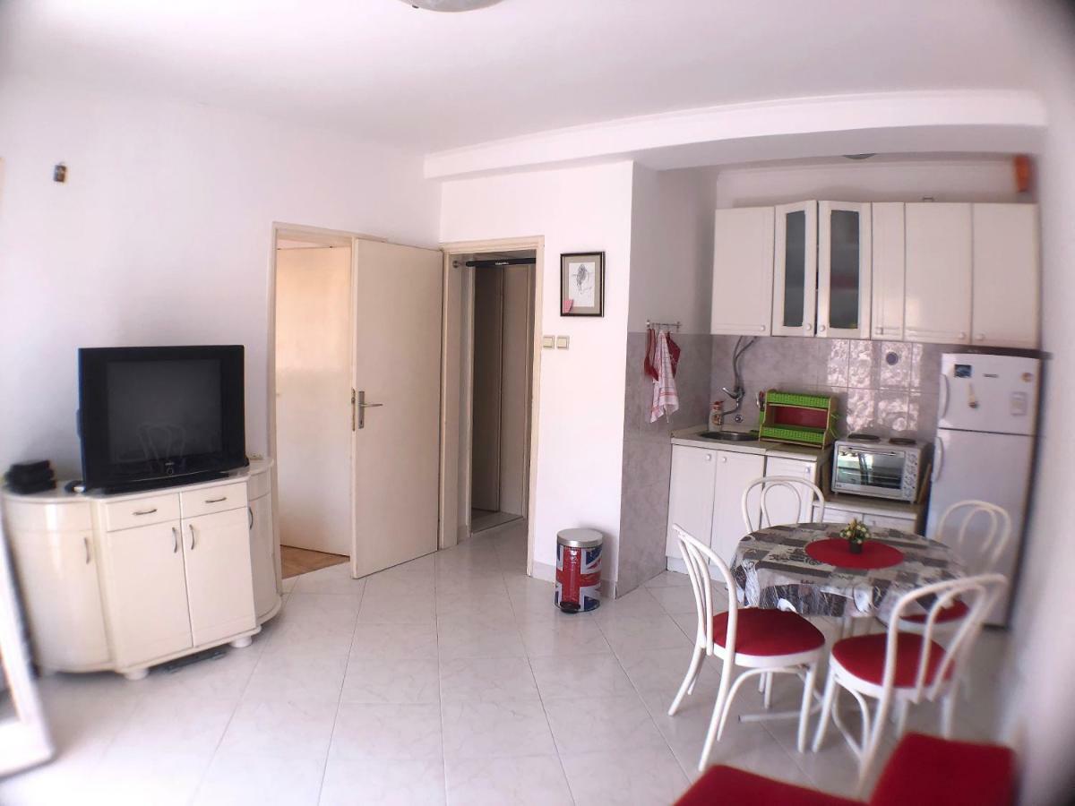 One Bedroom Apartment 500M From The Beach ブドヴァ エクステリア 写真